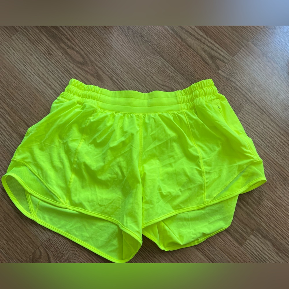 Lululemon shorts hottie hot